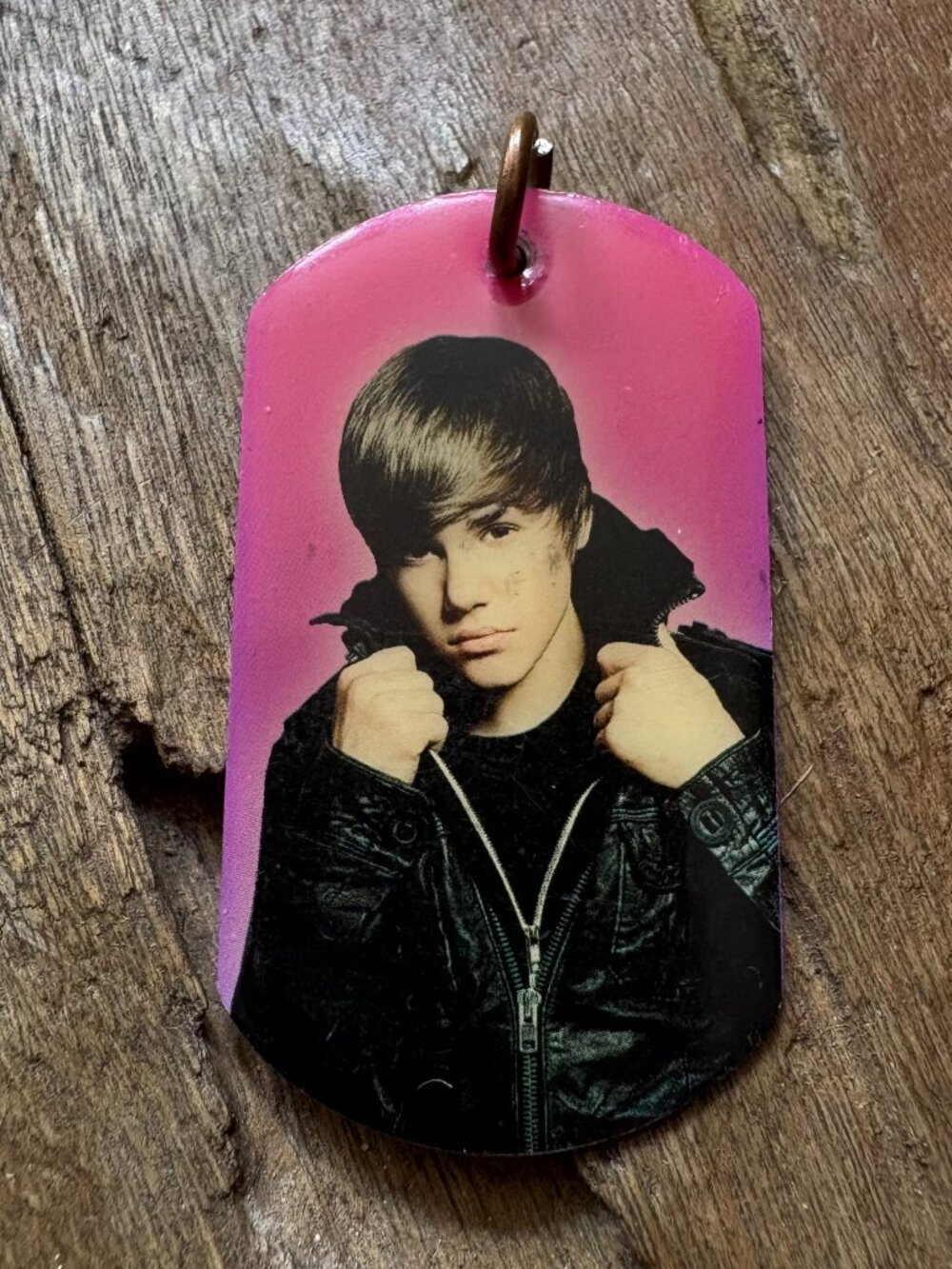 Justin Bieber official merch 2010 dog tag pendant/keychain NO CHAIN pink